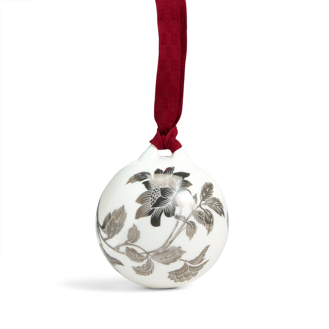Wedgwood Christmas Silver Tonquin Bauble 1