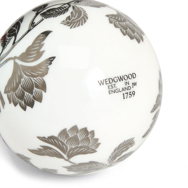 Wedgwood Christmas Silver Tonquin Bauble 1