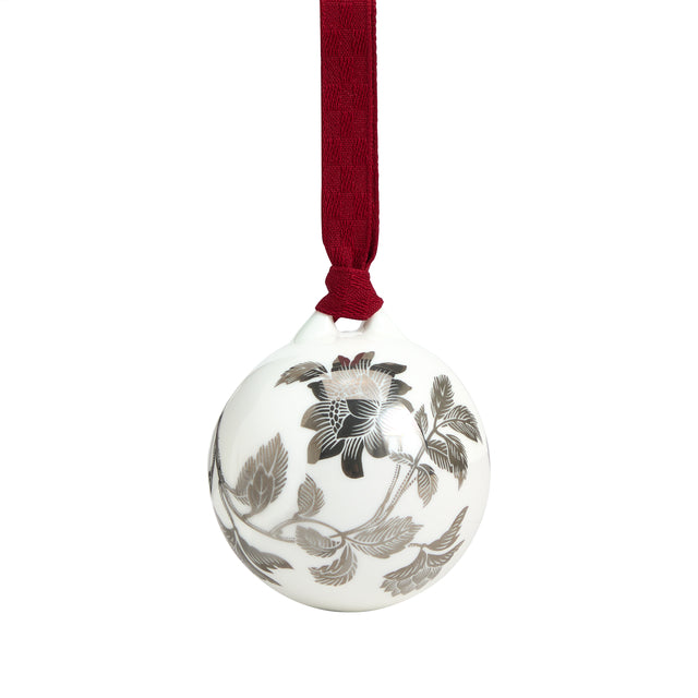 Wedgwood Christmas Silver Tonquin Bauble 1