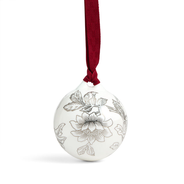 Wedgwood Christmas Silver Tonquin Bauble 2