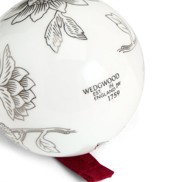 Wedgwood Christmas Silver Tonquin Bauble 2