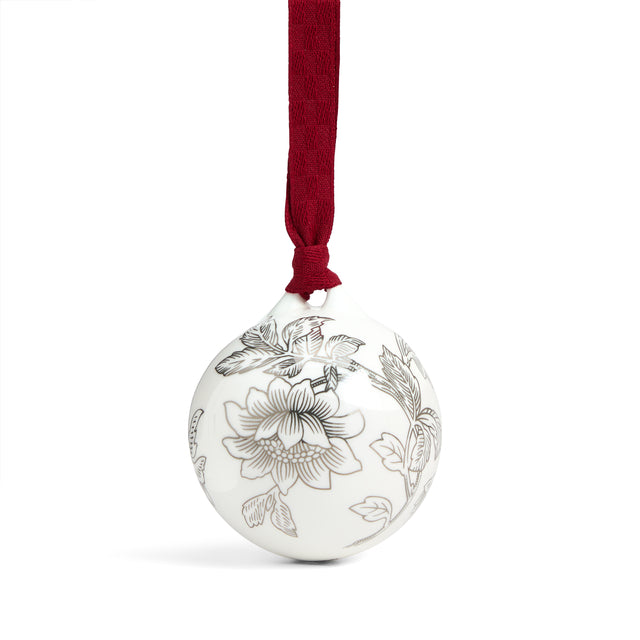 Wedgwood Christmas Silver Tonquin Bauble 2